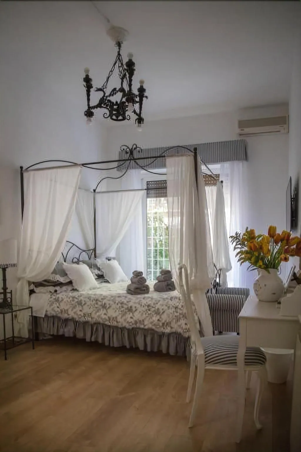Room, La Piazzetta Delle Regine, Rome