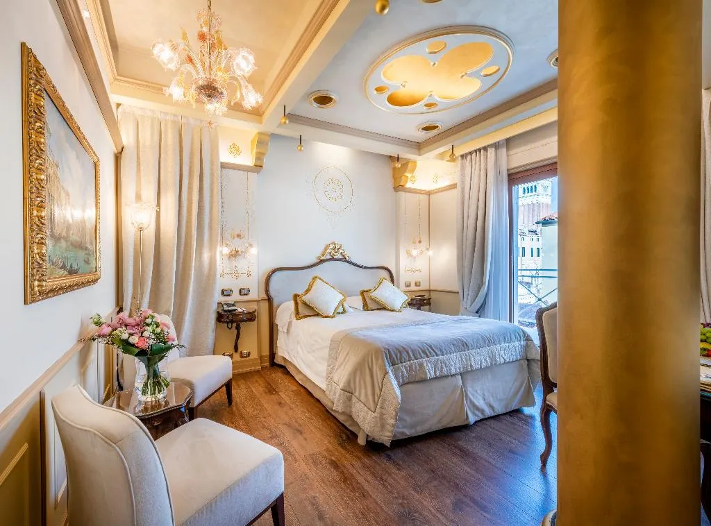 Double or Twin SUPERIOR Room, Monaco and Grand Canal, Venice