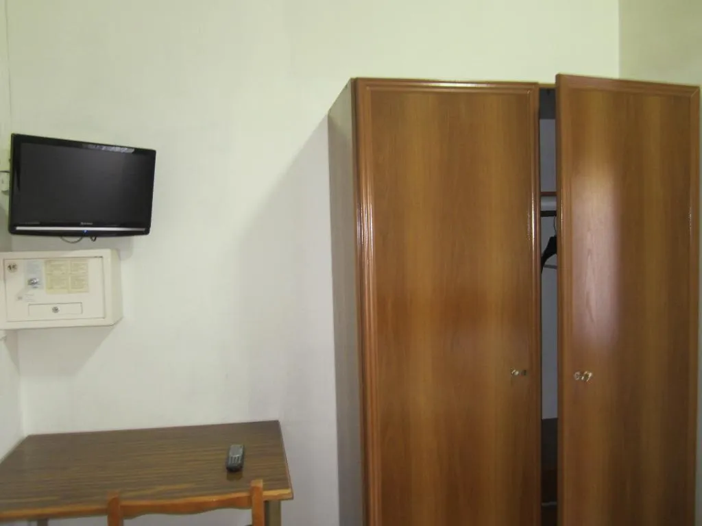 TRIPLE STANDARD Room, Hostal Splendid, Madrid