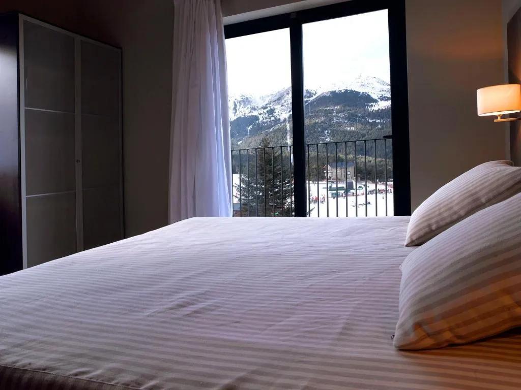 TRIPLE STANDARD Room, HG la Molina, Costa Brava