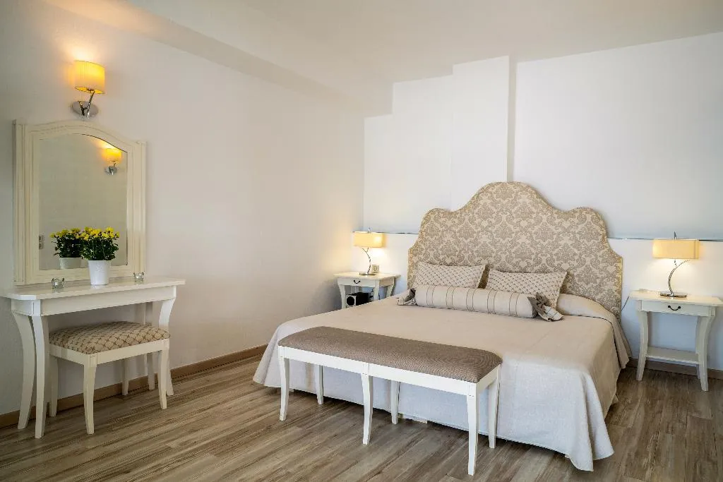 Room, Delfini Villas, Santorini