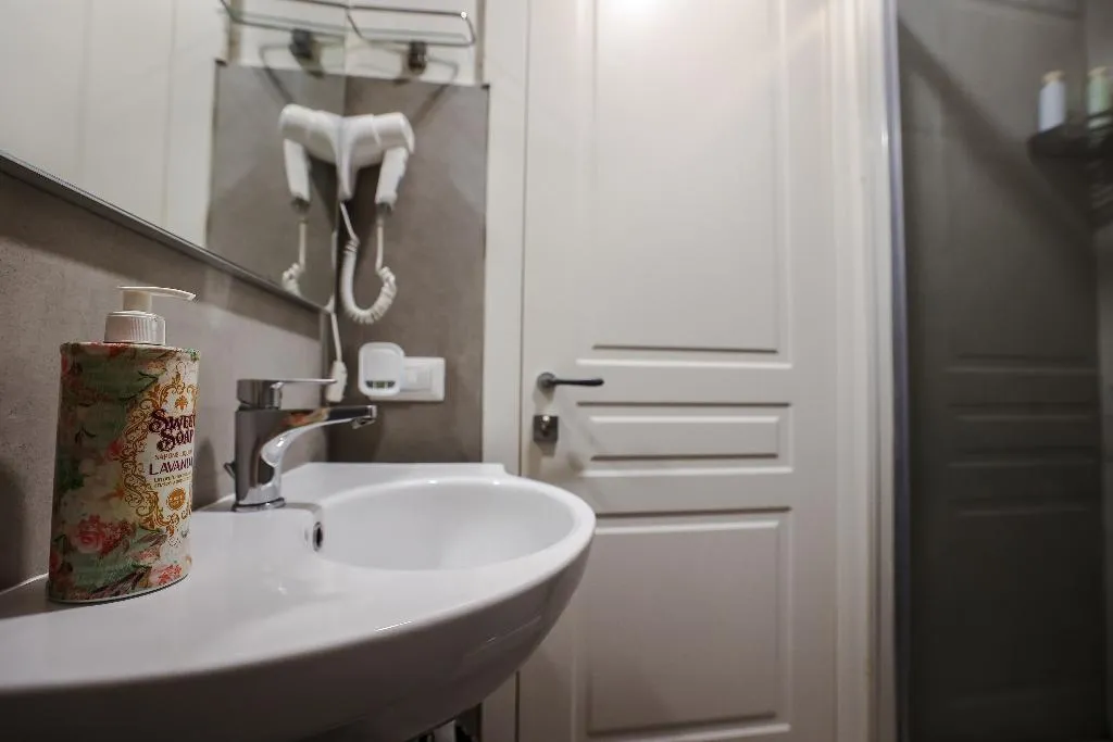 DOUBLE ECONOMY Room, Dimora Megaride, Naples
