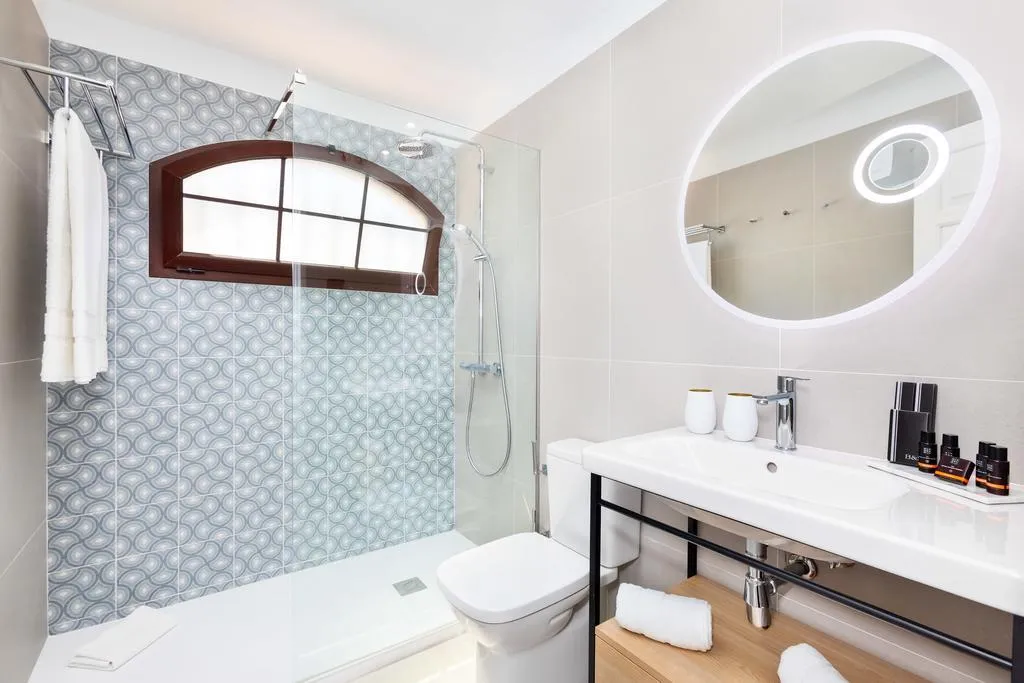 VILLA CAPACITY 1 ONE BEDROOM Room, HD Parque Cristobal Tenerife, Tenerife