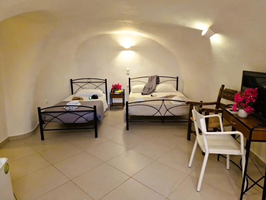 TRIPLE ECONOMY Room, Kykladonisia Traditional Settlement, Santorini