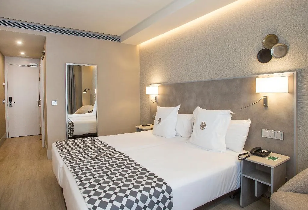 TRIPLE PREMIUM Room, America Sevilla, Seville