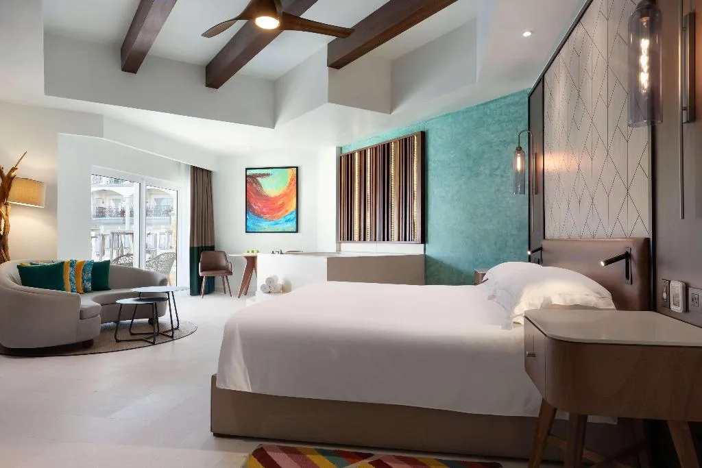 JUNIOR SUITE POOL VIEW KING BED Room, Hyatt Vivid Playa Del Carmen - Adults Only, Playa Del Carmen