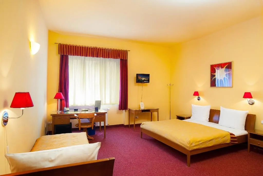 TRIPLE STANDARD Room, Cloister Inn, Prague