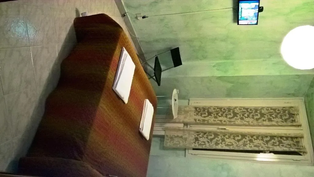 Room, Gigi Holiday Rooms, Naples