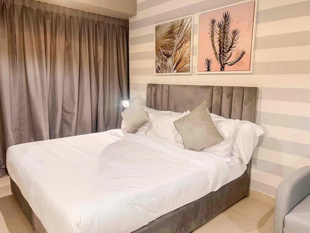 STUDIO ONE BED Room, Goldcrest Executive, Dubai