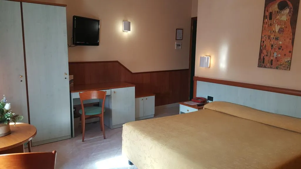 Room, Laurence, Rome