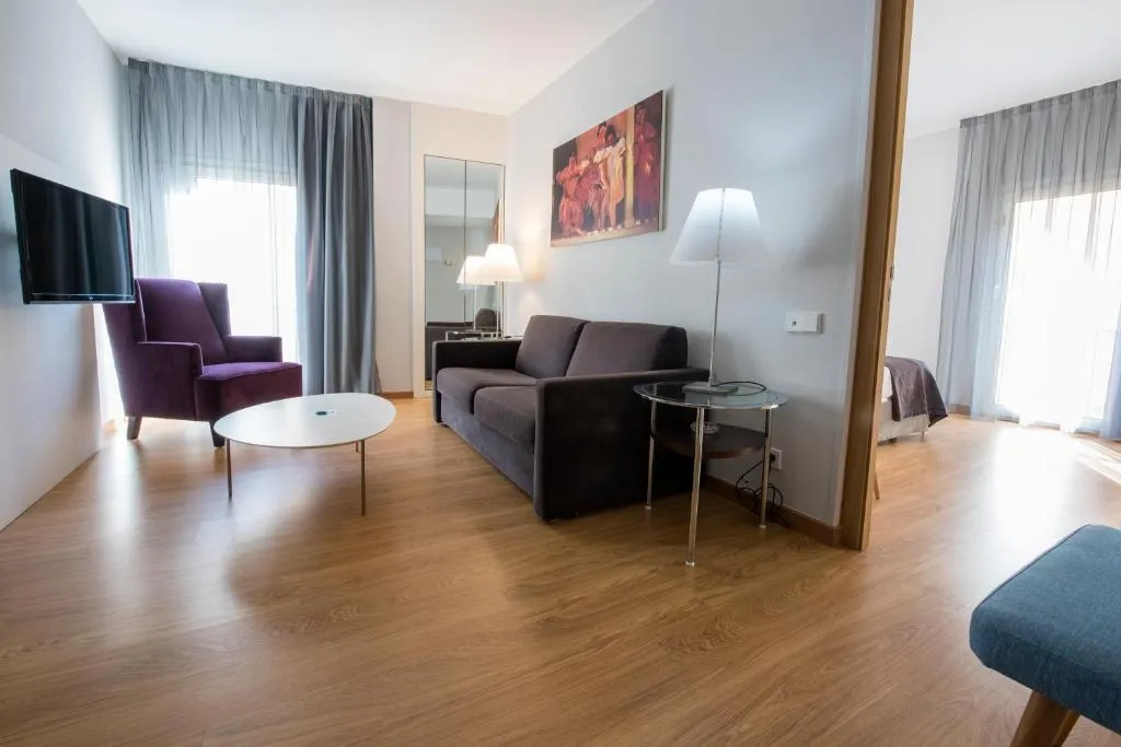 FAMILY ROOM STANDARD Room, Silken Ramblas, Barcelona