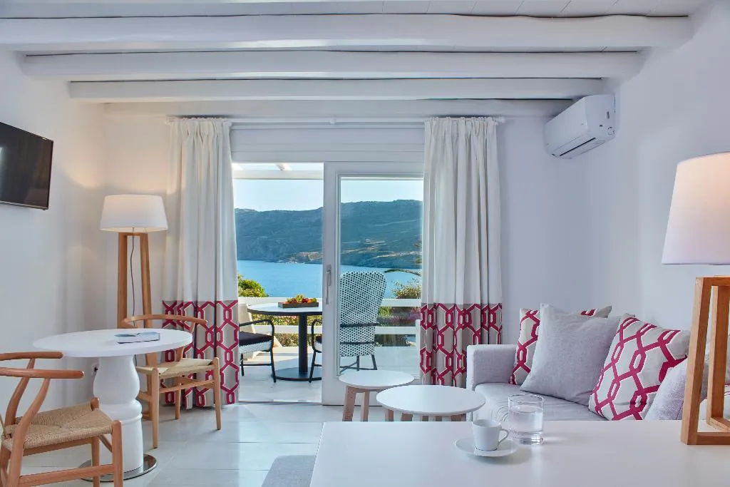 SUITE WITH JACUZZI Room, Archipelagos Hotel, Mykonos