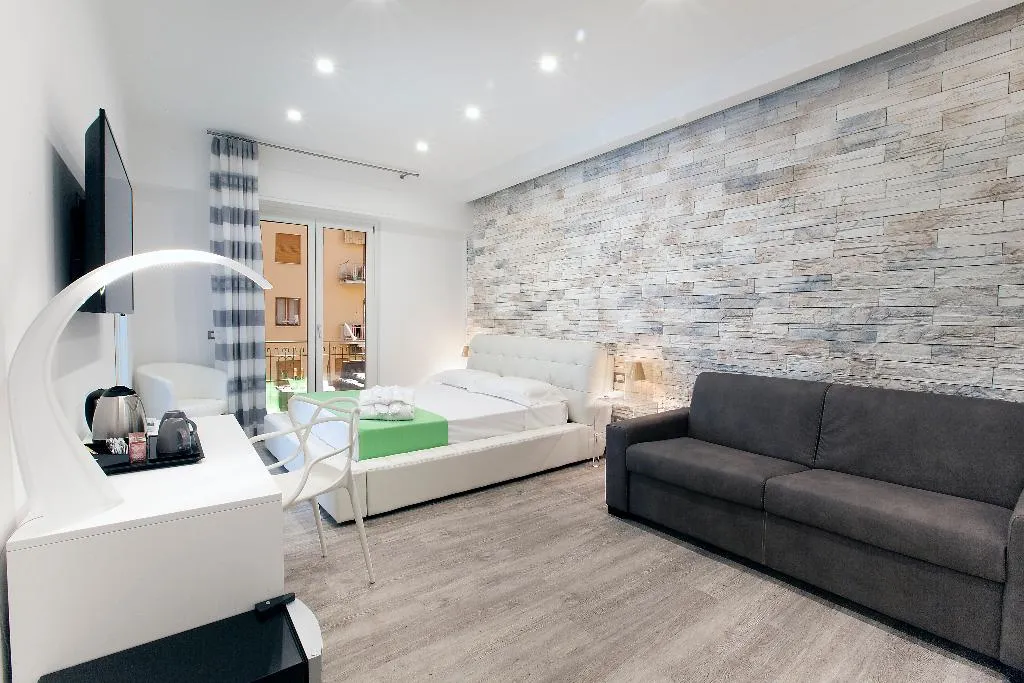 TRIPLE DELUXE Room, Vhome, Naples
