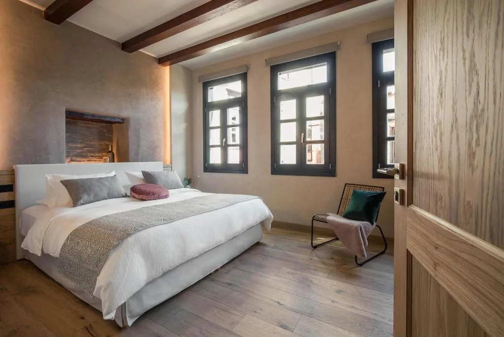 Room, J&G Suites, Crete