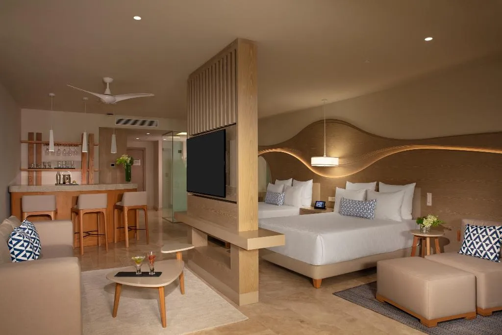 JUNIOR SUITE LAGOON VIEW Room, Breathless Cancun Soul Resort & Spa, Cancun Area