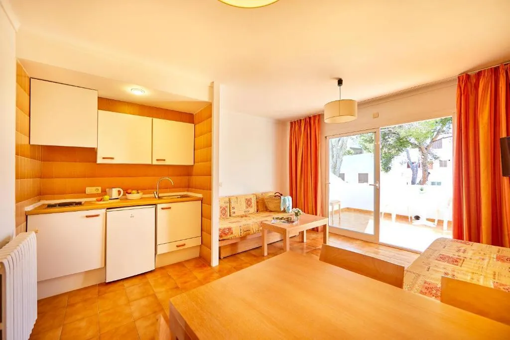 APARTMENT CAPACITY 6 TWO BEDROOMS Room, Gavimar Ariel Chico Club & Resort, Majorca