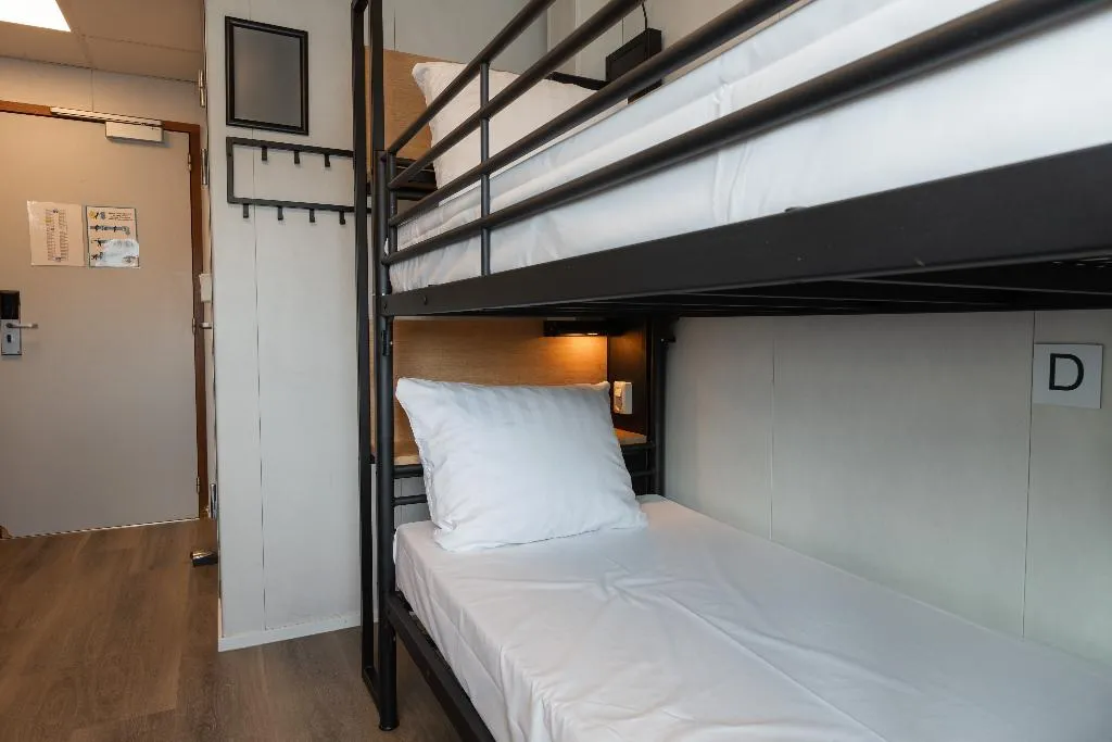 QUADRUPLE STANDARD Room, Botel, Amsterdam