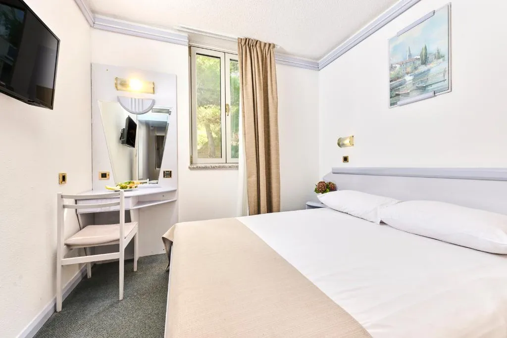 DOUBLE ECONOMY Room, Hotel Plavi Plava Laguna, Istria