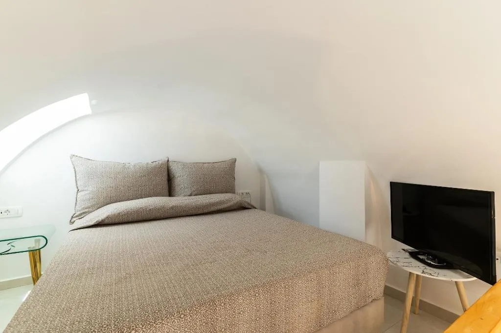 Room, Golden Star, Santorini