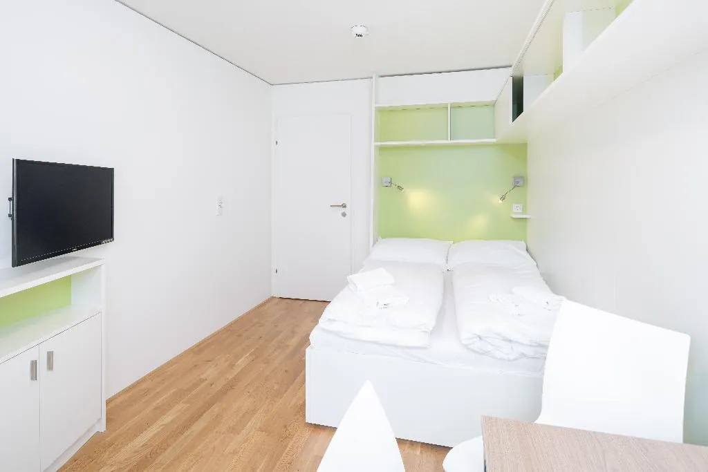 FAMILY ROOM DELUXE TWO BEDROOM Room, myNext - Hotel Leo, Vienna