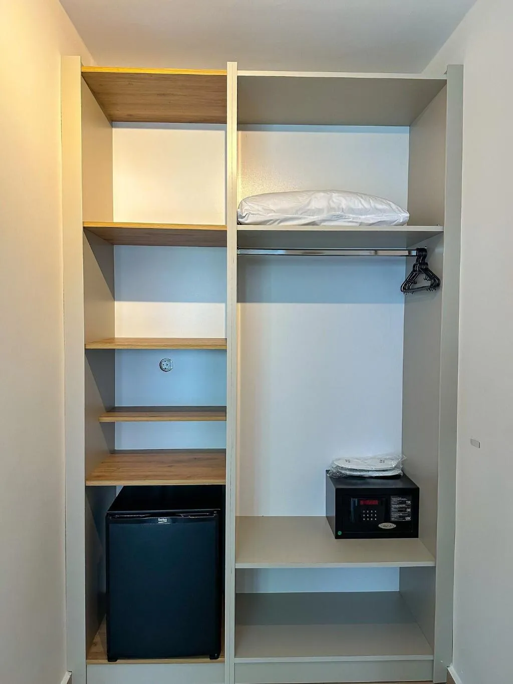 Room, Sema, Dalaman
