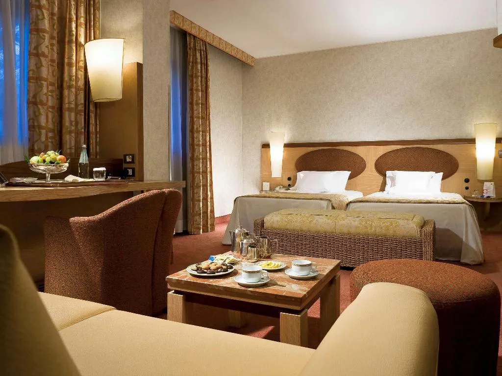 JUNIOR SUITE STANDARD Room, Mercure Roma West, Rome