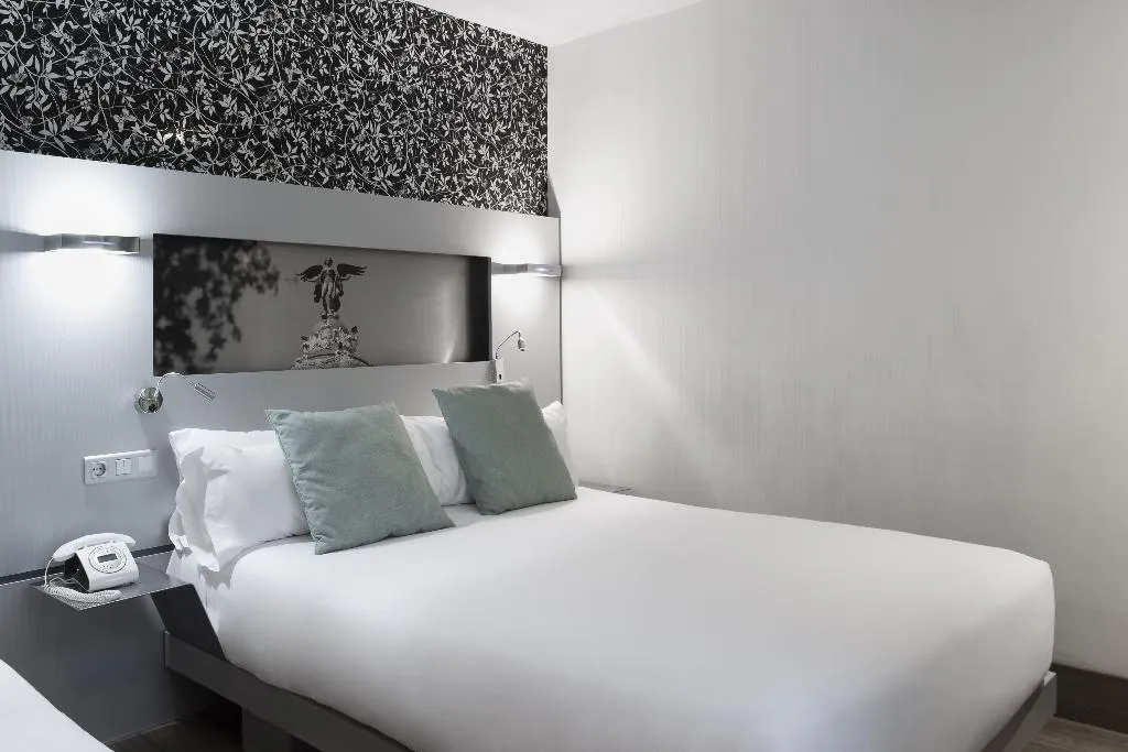 TRIPLE STANDARD Room, Petit Palace Plaza Mayor, Madrid