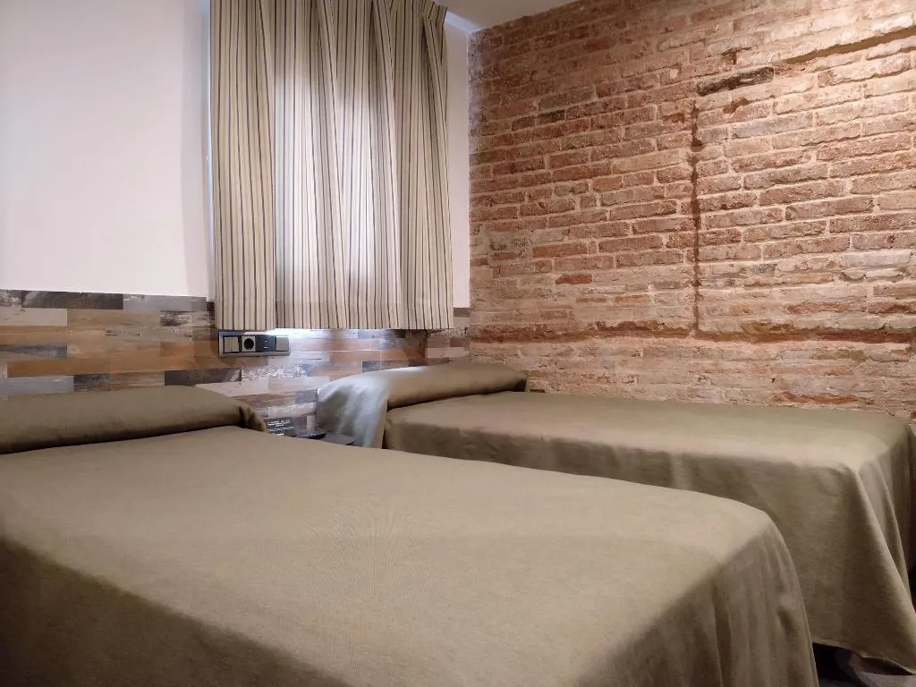 Room, Pensión Miami, Barcelona