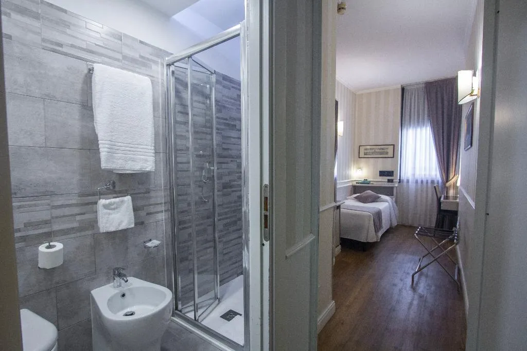 SINGLE STANDARD Room, Flora, Milan