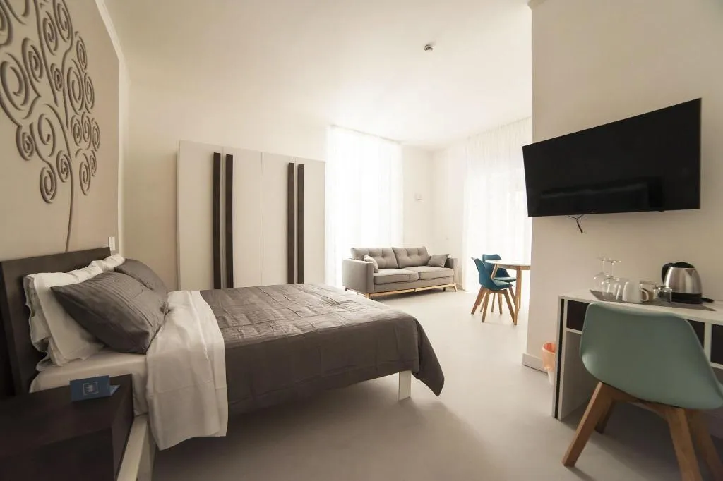 Room, Dada Suite, Naples
