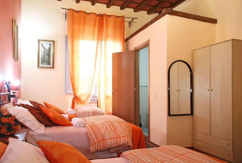 Room, Riverbanks, Florence