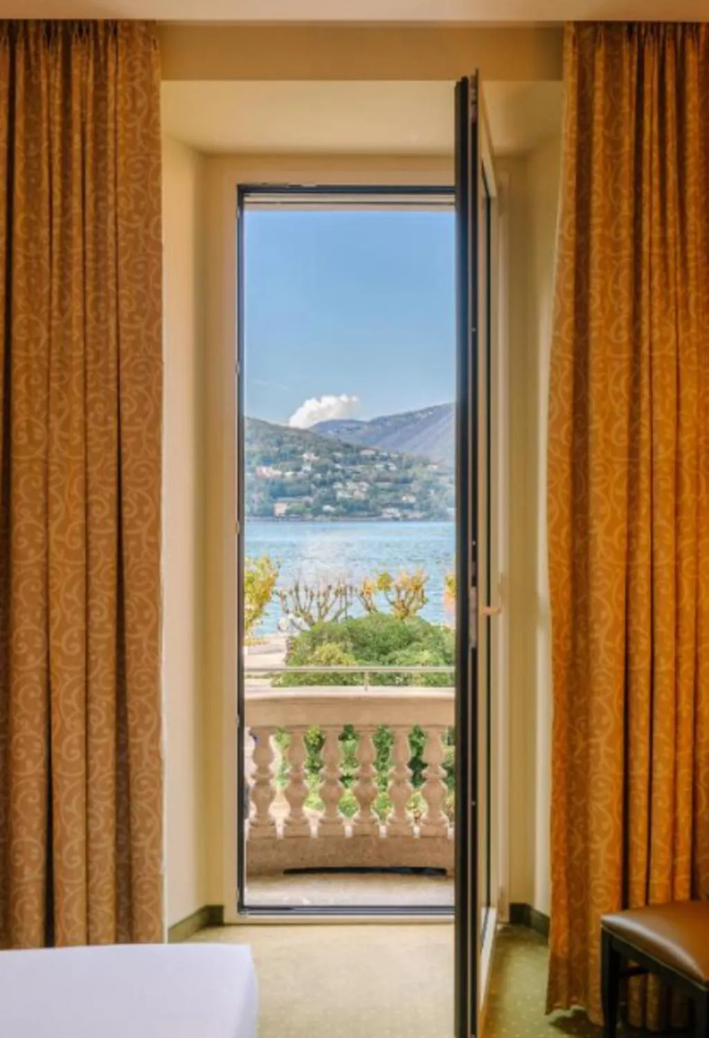 SUITE LAKE VIEW Room, Palace Hotel Lake Como, Milan