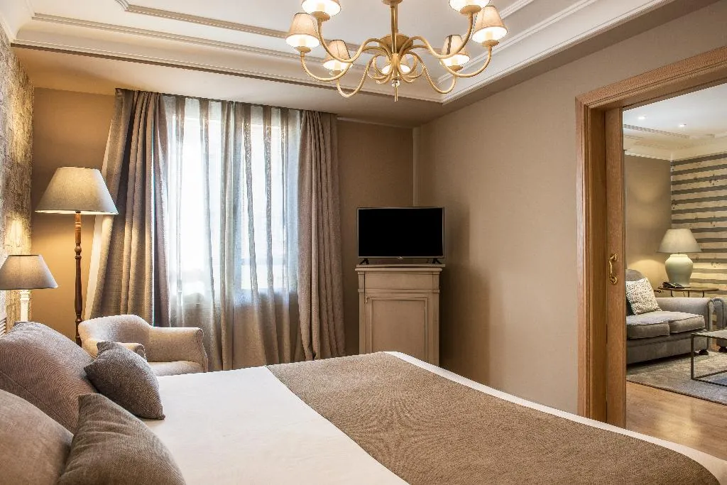 JUNIOR SUITE STANDARD Room, Vincci Lys, Valencia