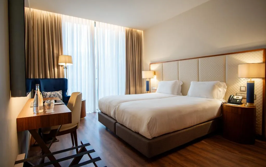 TWIN DELUXE WITH BALCONY Room, Boeira Garden Hotel Porto Gaia, Curio Collection, Porto