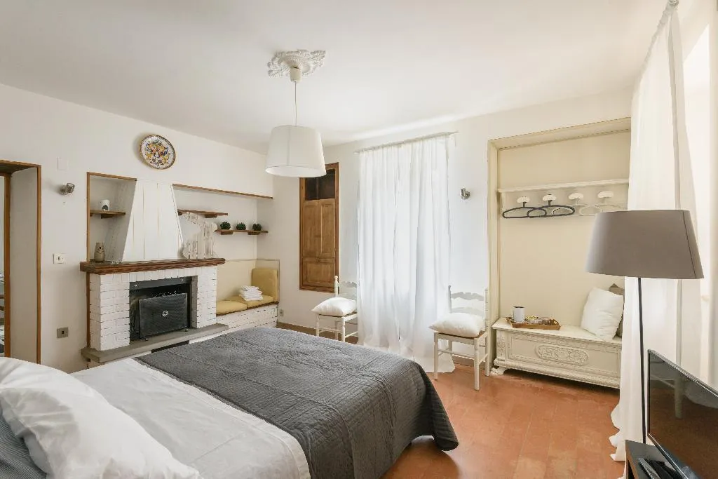 APARTMENT CAPACITY 2 Room, Un Petit Paradis, Perugia
