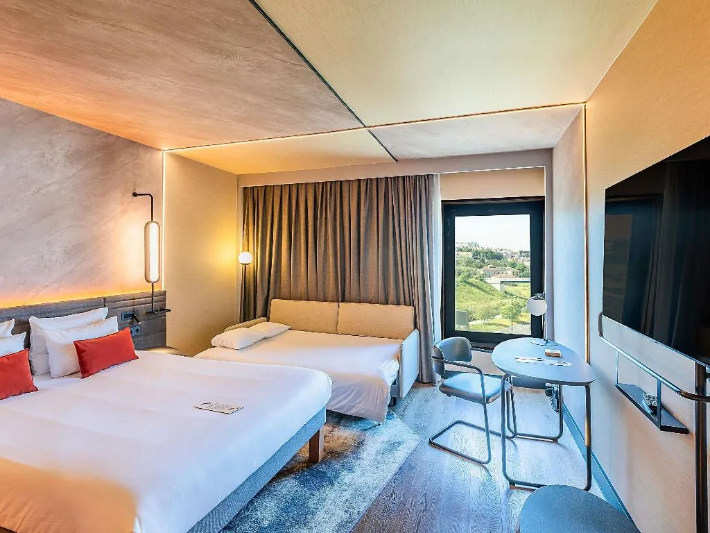 DOUBLE SUPERIOR WITH DOUBLE BED Room, Novotel Lisboa, Lisbon