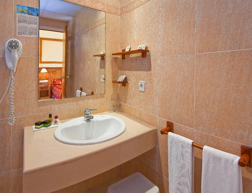 Double or Twin CAPACITY 3 Room, San Luis, Valencia