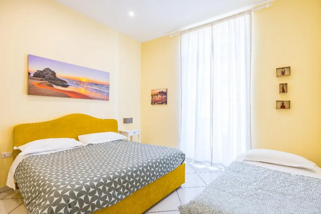 TRIPLE CLASSIC Room, La Casa Di Bruno, Naples