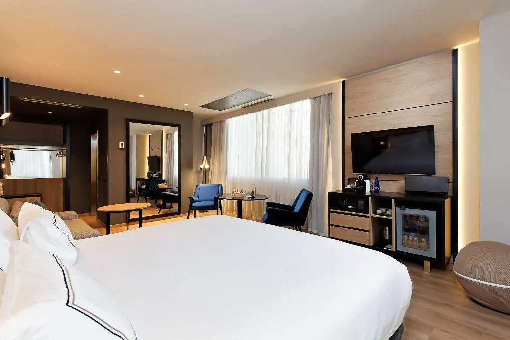 TRIPLE STANDARD Room, Melia Avenida America, Madrid