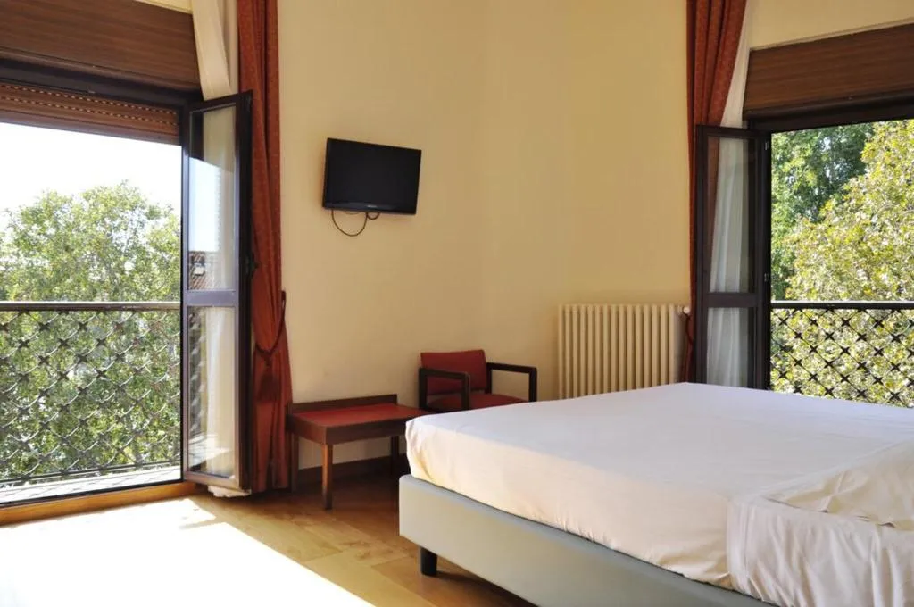 Double or Twin CLASSIC QUEEN BED Room, San Guido, Milan