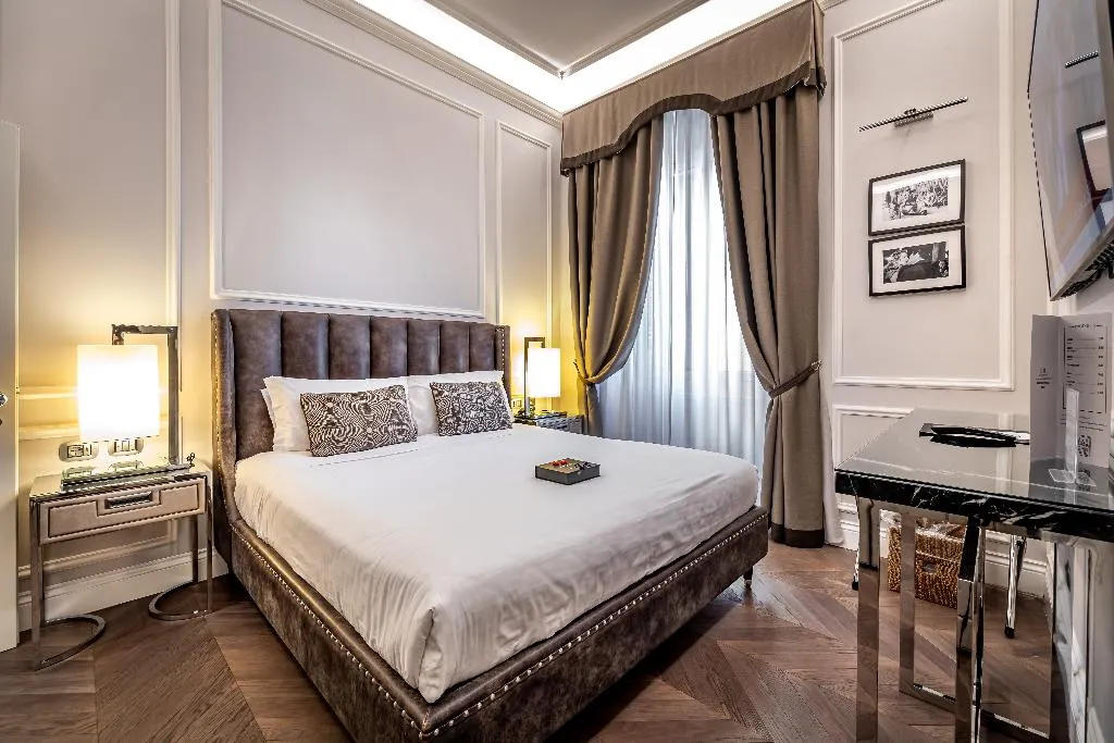 DOUBLE SUPERIOR Room, Palazzo Alfieri, Florence