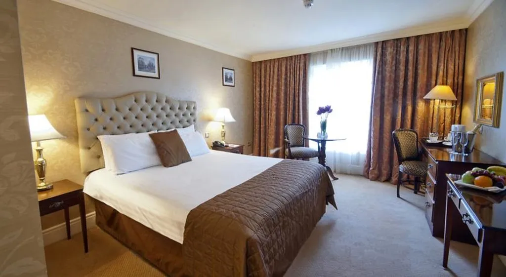 TWIN STANDARD Room, Finnstown Castle Hotel, Dublin