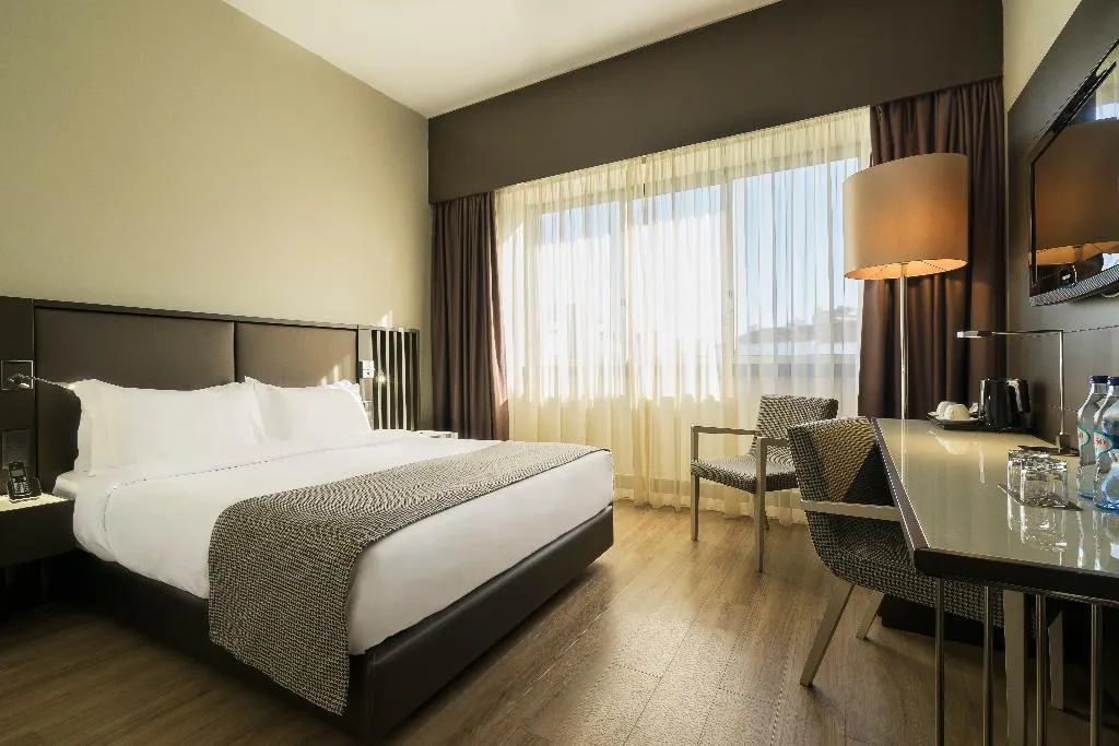 Double or Twin COMFORT Room, HF Fenix Lisboa, Lisbon