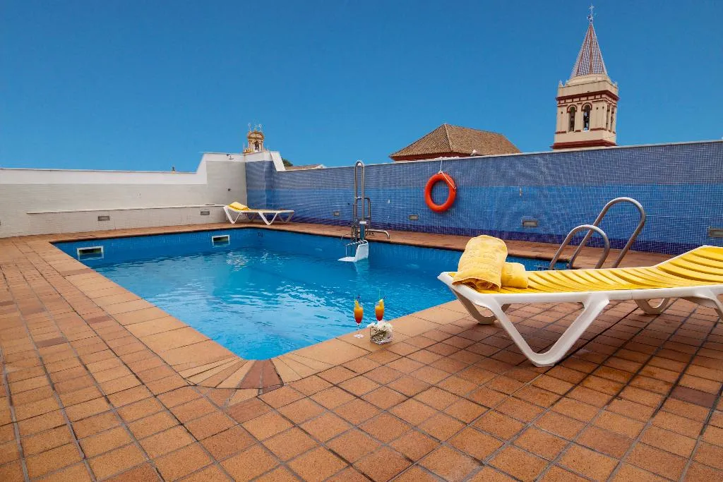 Pool, San Gil, Seville