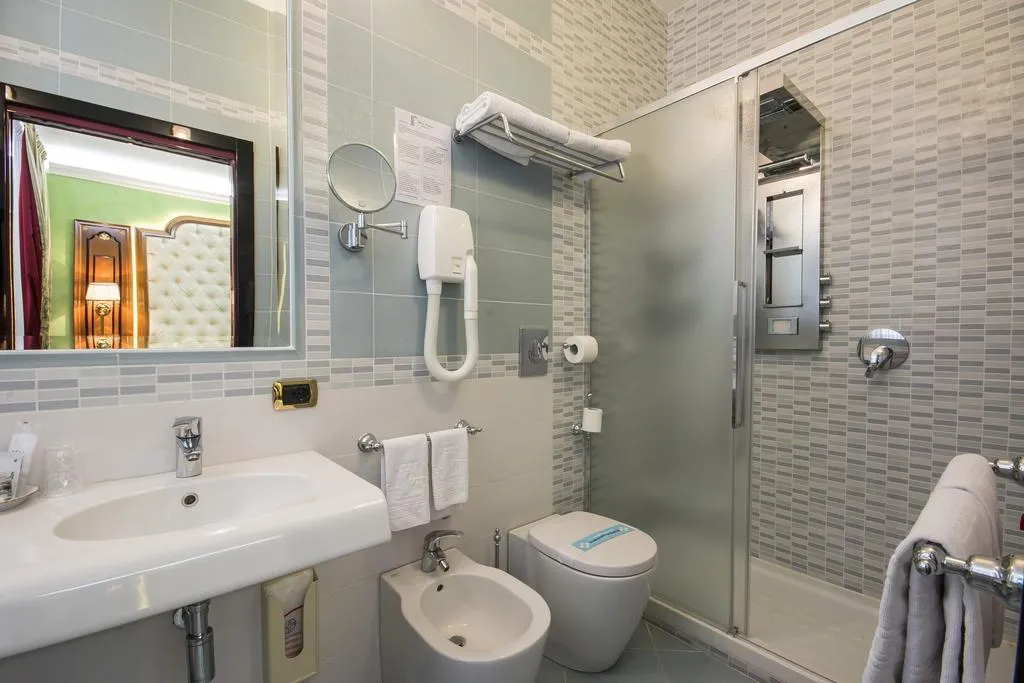 Room, Vittoria, Milan
