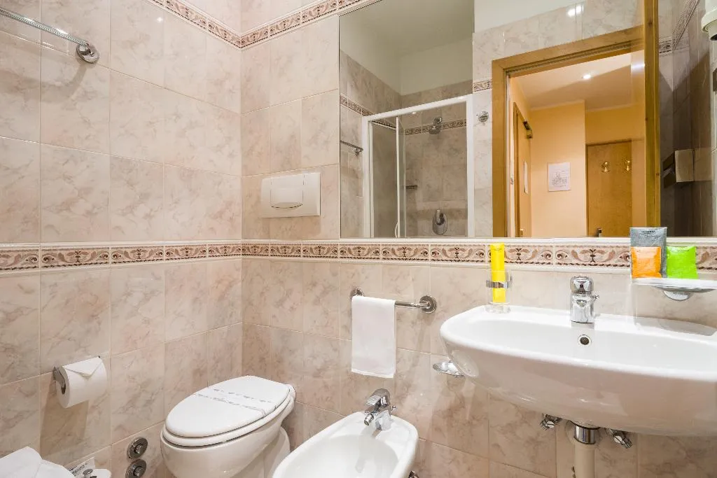 SINGLE STANDARD Room, Carrobbio, Milan