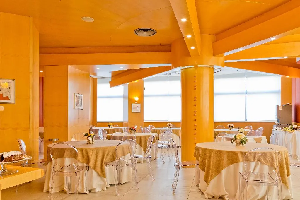 Restaurant, Mediterranea Hotel and Convention Center, Naples
