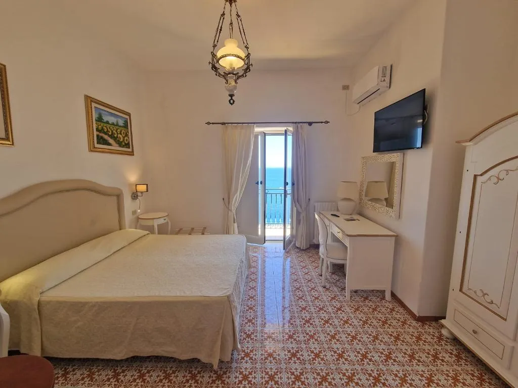 Double or Twin SUPERIOR SEA VIEW Room, La Perla, Naples
