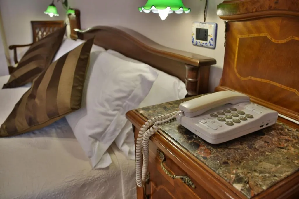 Room, Villa Tasca, Catania