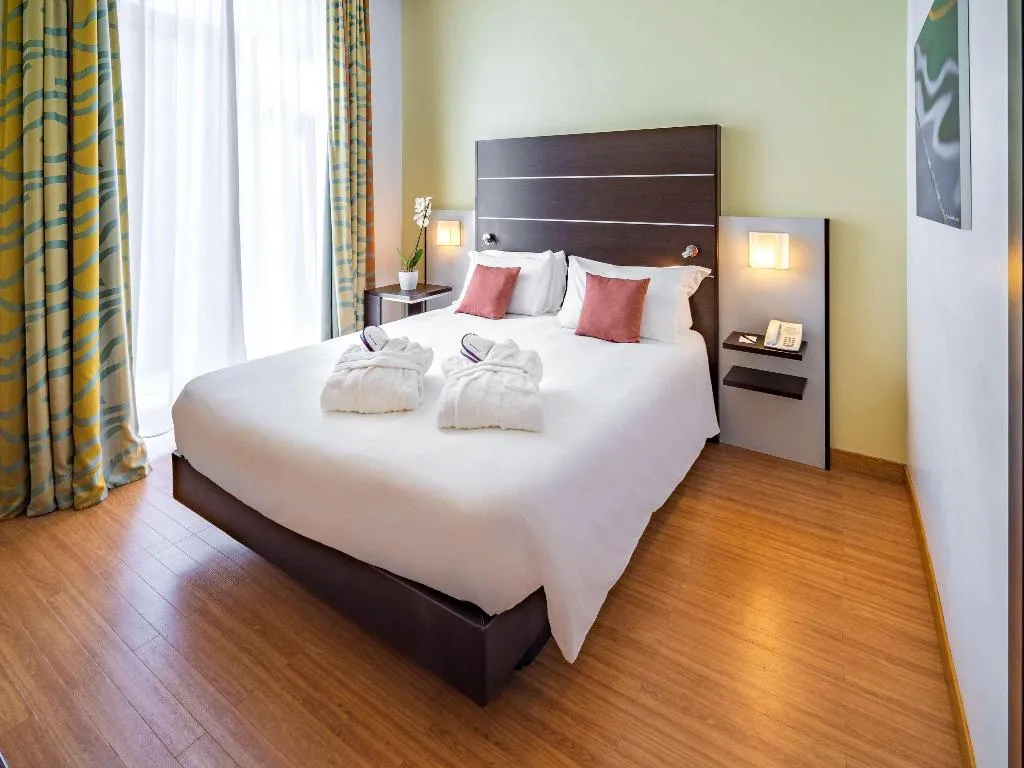 DOUBLE WITH DOUBLE BED Room, Mercure Napoli Centro Angioino, Naples